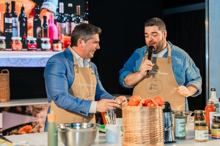 Orrego y Barassi cocinaron juntos en Caminos y Sabores y fueron el centro de todas las miradas