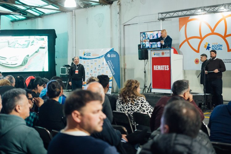 La CAS subastó 10 vehículos y hubo una gran convocatoria