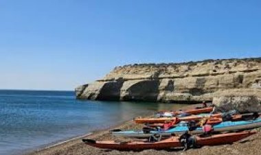 Ofrecía paseos gratis en kayak para mujeres y abusaba de ellas: fue detenido