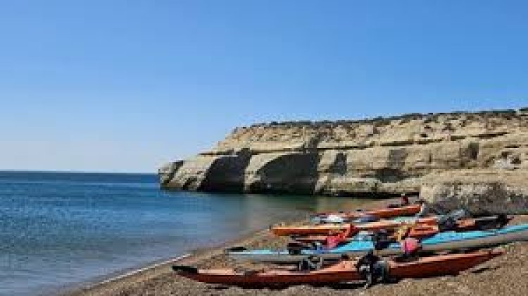 Ofrecía paseos gratis en kayak para mujeres y abusaba de ellas: fue detenido