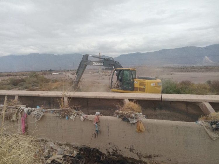 Hidráulica sanea puntos críticos de los canales matrices