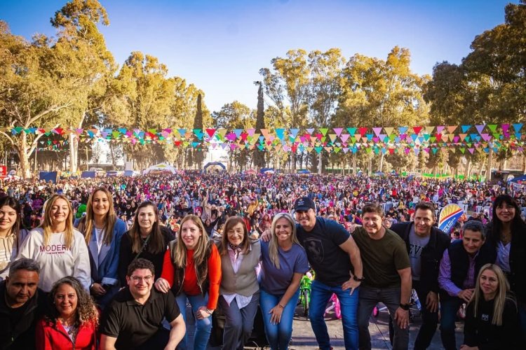 Santa Lucía celebró a lo grande el Día del Niño con un multitudinario chocolate