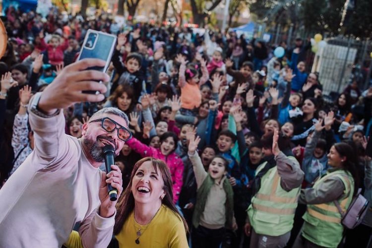 Acto multitudinario en plaza Evita donde el Municipio de Capital celebró el  Día del Niño