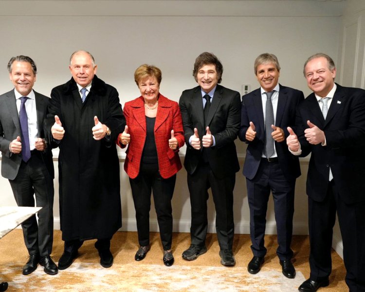 El Gobierno se reúne con el FMI en medio de la tensión cambiaria