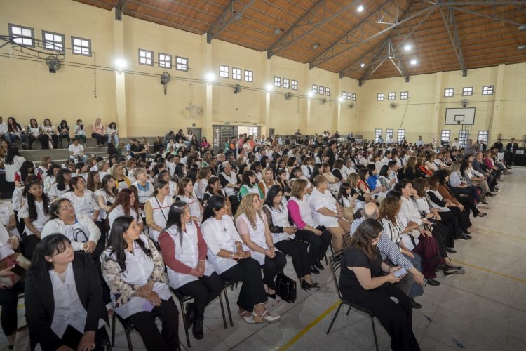 Maestros de grado de Jáchal e Iglesia recibieron sus notebooks