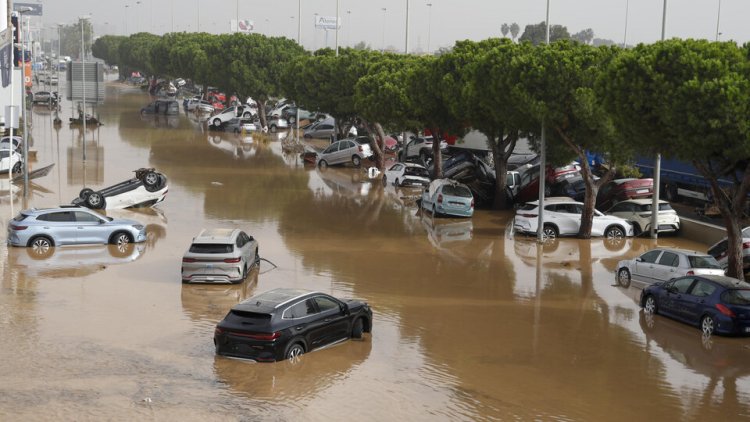 Desastre en España: se inunda Valencia por fuerte temporal de lluvias en tiempo récord