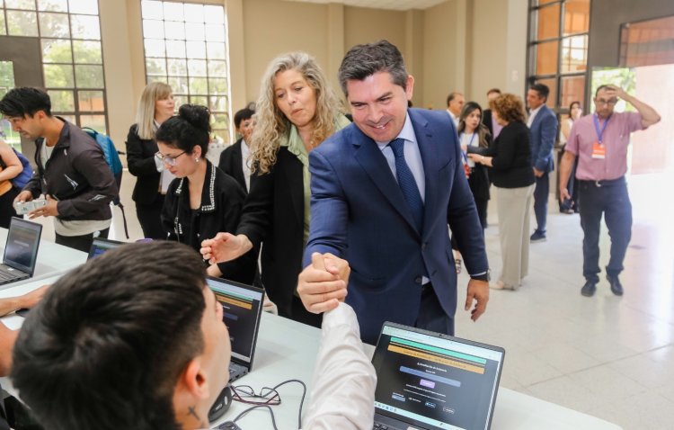 Orrego encabezó la apertura del Primer Congreso Provincial sobre Inteligencia Artificial aplicada a la Educación