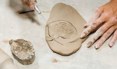 Modelar el presente: talleres de cerámica para crear y compartir