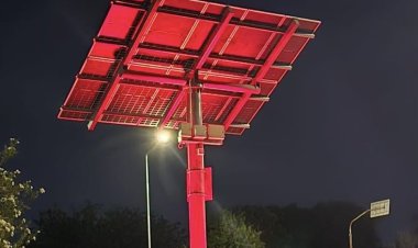 Los paneles solares de Circunvalación se tiñeron de rojo