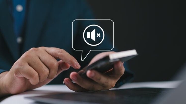 Qué significa tener el celular siempre en silencio, según la psicología