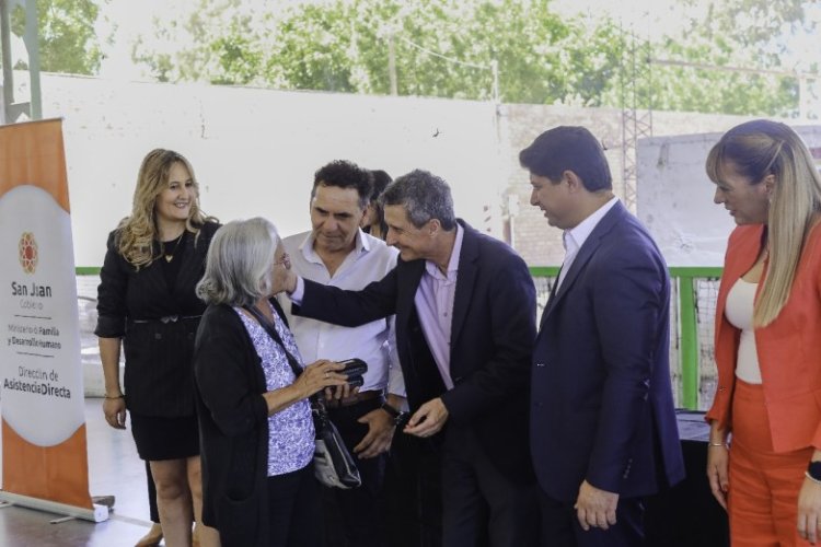 Más de 360 angaqueros recibieron sus pares de lentes nuevos