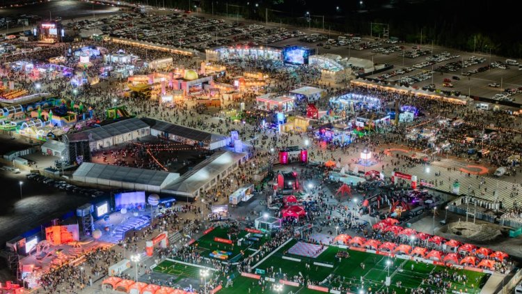 FNS 2025: unas 59 mil personas disfrutaron del éxito de la primera noche de feria