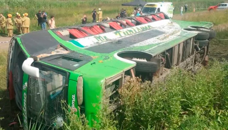 Vuelco en Ruta 2: el fiscal confirmó 2 muertos y 44 heridos