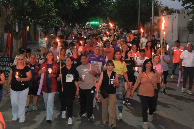 Chimbas llevó adelante la marcha de antorchas, "Iluminando vidas"