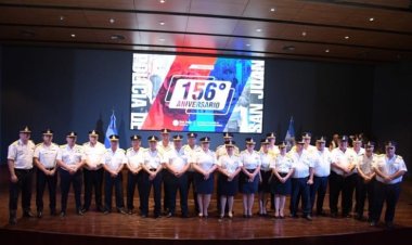La Policía reconoció a personal que pasa a situación de retiro y presentó su nueva revista institucional