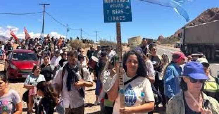 Masiva caravana en Mendoza contra el proyecto minero que respaldó Milei