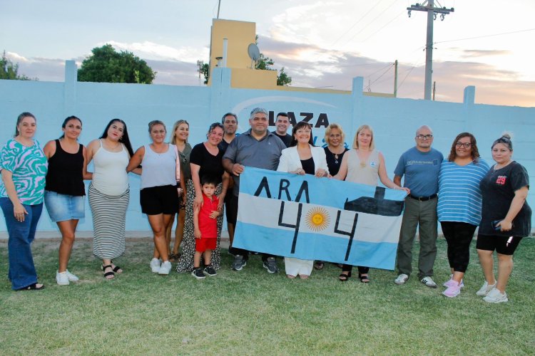 El Barrio Ara San Juan luce su nueva plaza