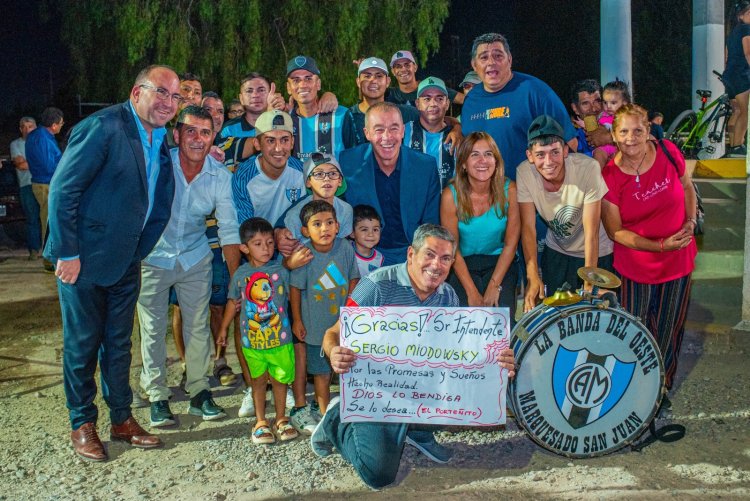 Con recursos propios, el municipio de Rivadavia pavimentó Villa Chacabuco tras 60 años de espera