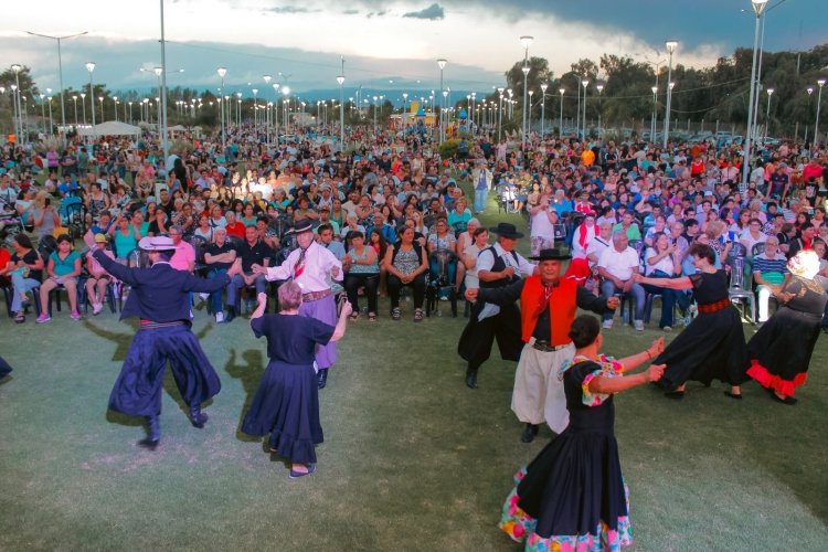Chimbas cerró los festejos por sus 112 años con una multitudinaria jornada en el Parque