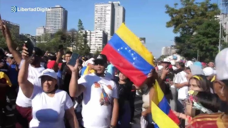 Venezolanos celebran en el Obelisco la detención de Maduro