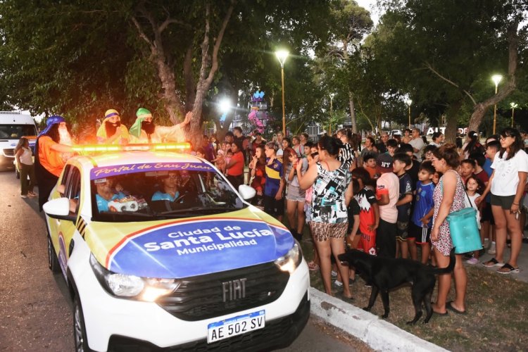 Los Reyes Magos visitaron Santa Lucía y se vistió de magia para recibirlos