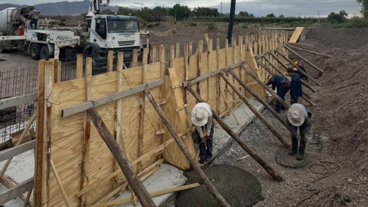 Supervisan obras en el Canal Albardón tras la crecida