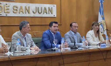 Orrego en la entrega de audífonos: la presencia territorial es clave para resolver los problemas a la gente