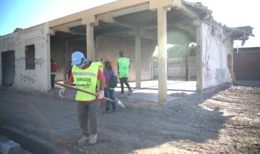 Rivadavia transforma el Barrio Aramburu: Inician las tareas de limpieza y recuperación en el predio de los antiguos locales comerciales
