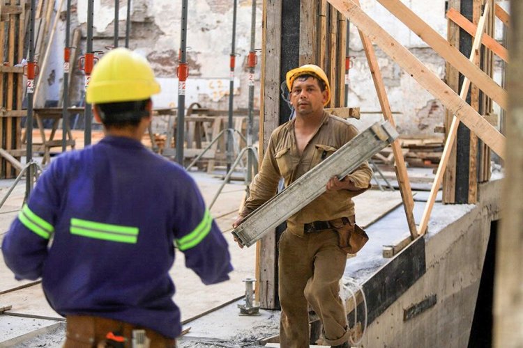 La venta de insumos para la construcción cayó fuerte en enero