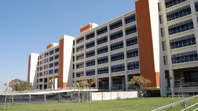 Allanan oficinas de Obras Públicas por una denuncia vinculada a 11 expedientes de obras ejecutadas en la gestión anterior