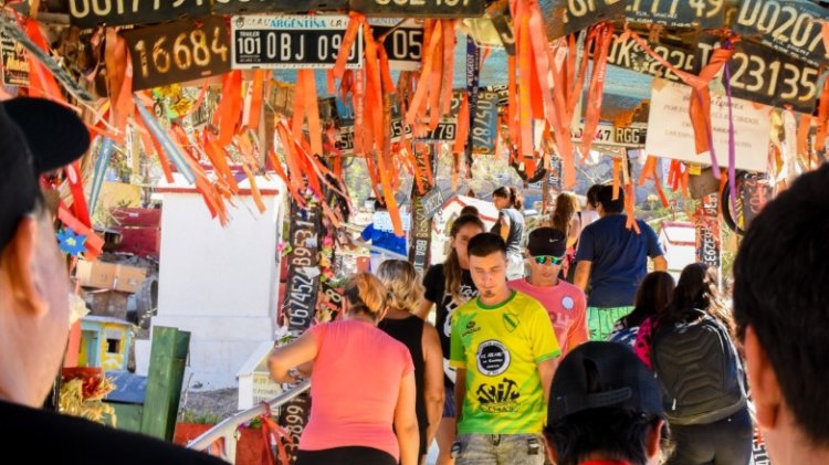 Miles de promesantes llenaron la Difunta Correa esta Semana Santa