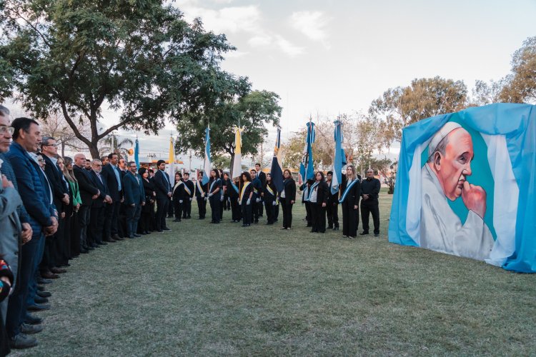 Rawson rinde homenaje al Papa Francisco con nuevo monumento y la imposición de su nombre al Parque Provincial