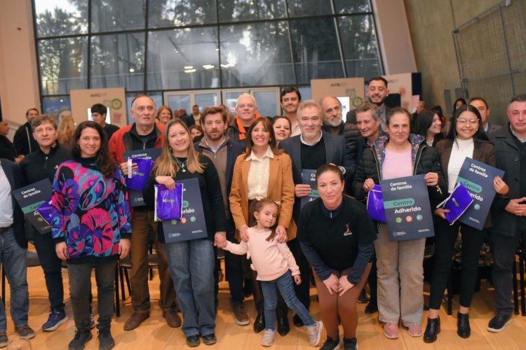Programa Centros de Familia entregó terminales de cobro a instituciones de Capital