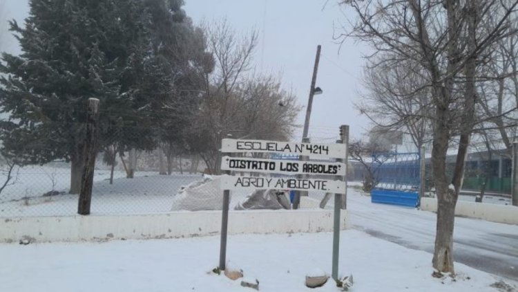 Suspendieron las clases en algunas ciudades de Mendoza por nevadas y temperaturas bajo cero