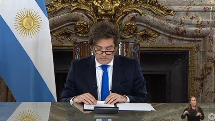 A qué hora habla Javier Milei por cadena nacional