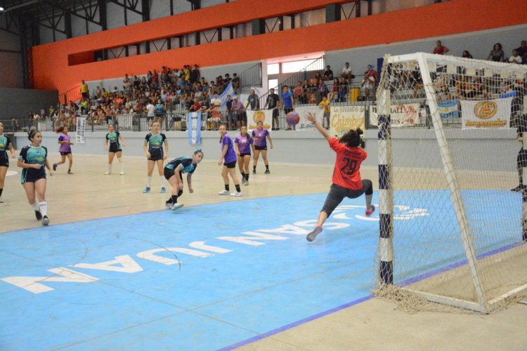 Desde Pocito, el Torneo del Sol de handball entregó los nuevos campeones