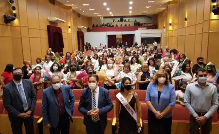 Entregaron el galardón a la mujer albardonera