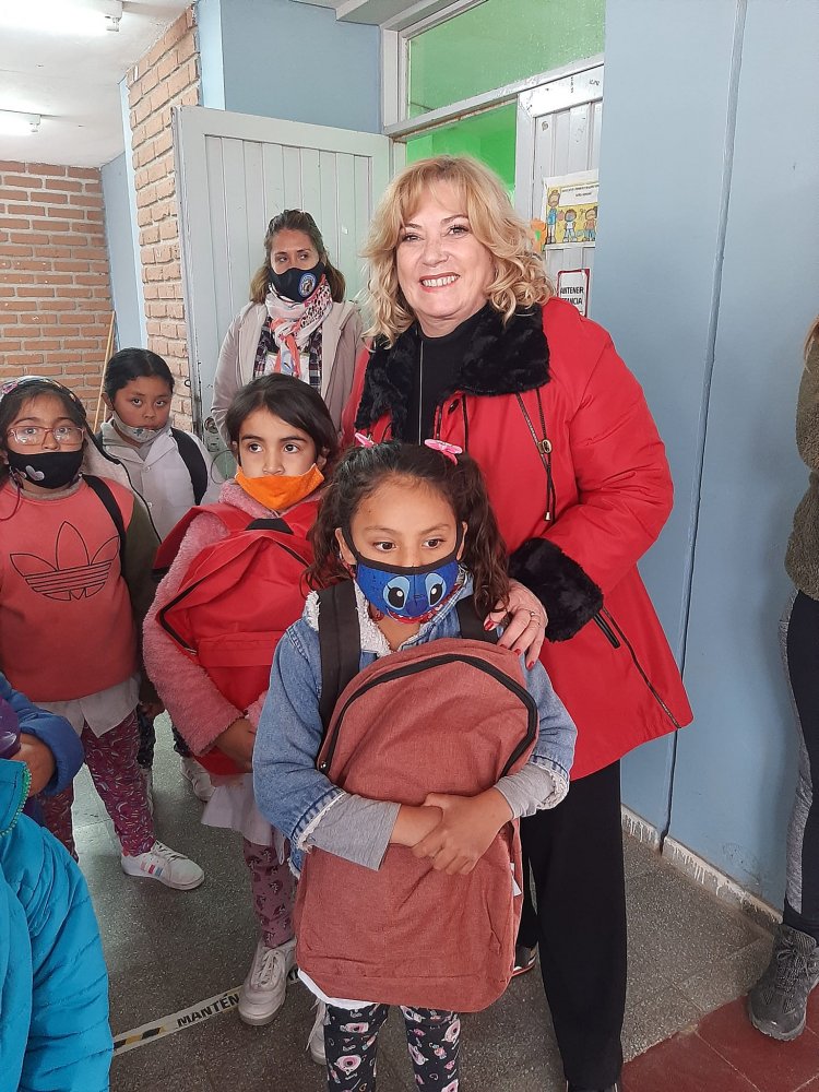 La Senadora Cristina López visitó una escuela albergue en Jáchal