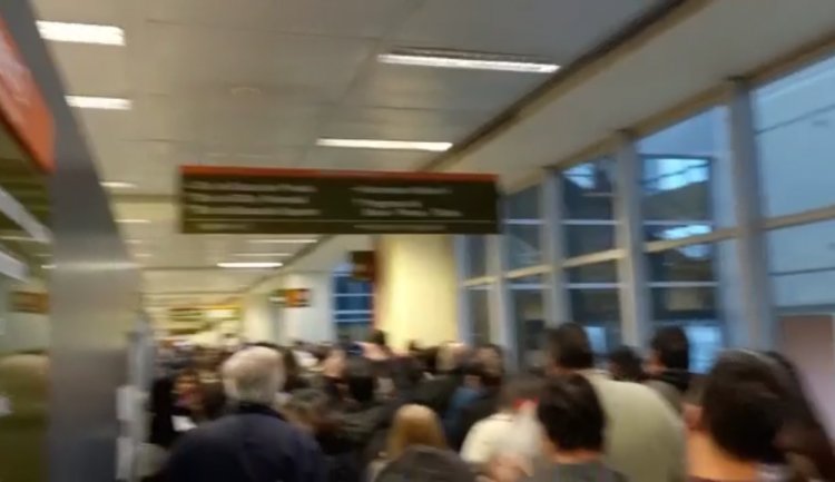 Estatales protagonizaron protesta ruidosa en el Centro Civico