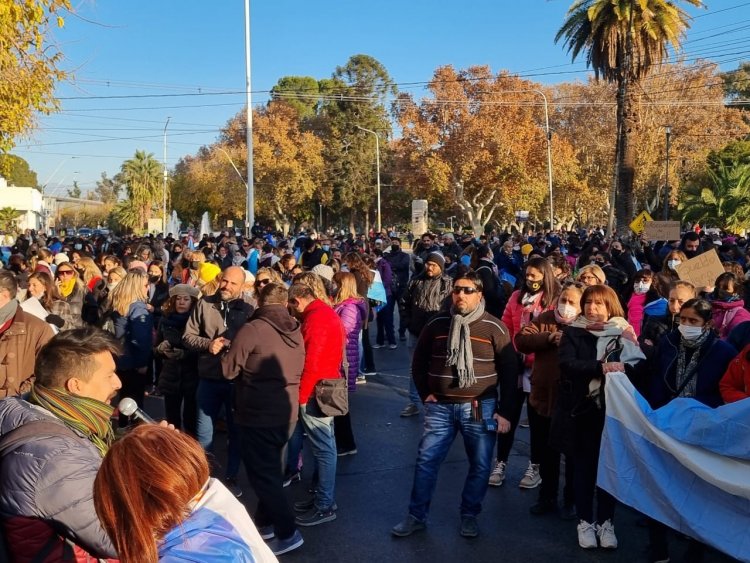 Docentes autoconvocados, en vigilia por paritarias
