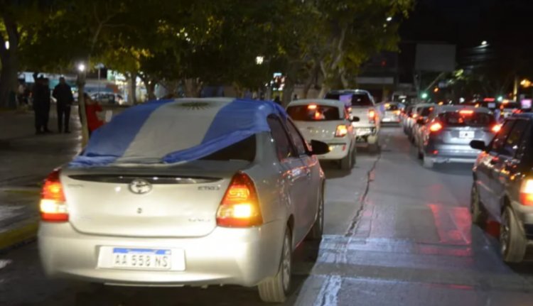 Convocante bocinazo de docentes en el microcentro