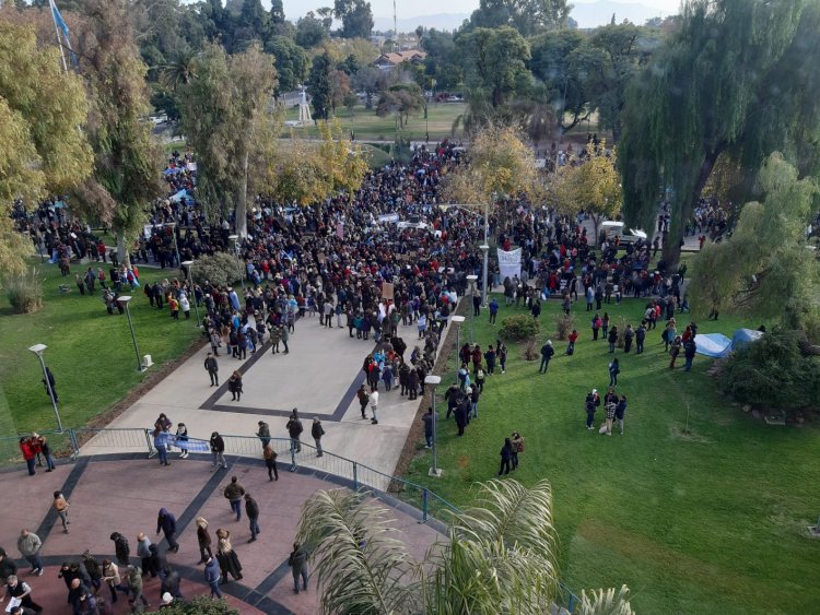 El Gobierno convocó a sindicatos y autoconvocados a una mesa de diálogo