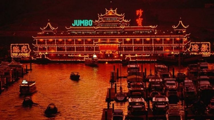 Se hunde el icónico restaurante flotante de Hong Kong