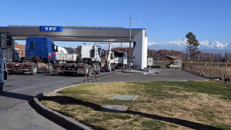 El Gobierno asegura que se redujo en un 50% el faltante de gasoil