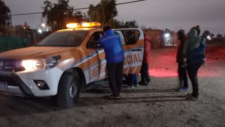 Asistieron a la familia que perdió todo en el incendio del Asentamiento Evita