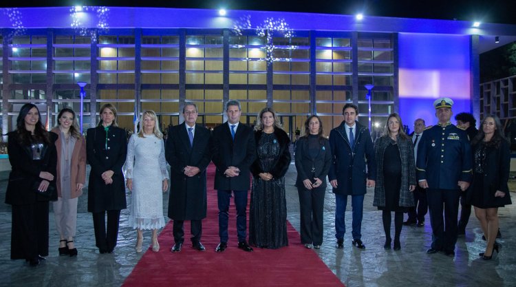 206º aniversario de la Independencia con una Gala Patria