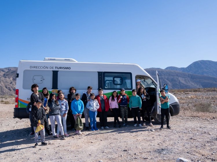 Niños y niñas disfrutan de las vacaciones de invierno en Pocito