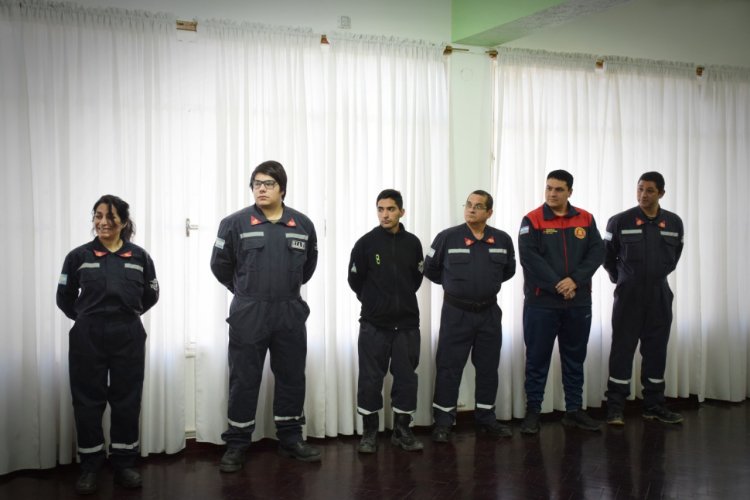 Armando Sánchez entregó seguro de vida a Bomberos Voluntarios