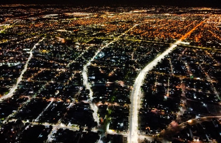 Los vecinos de Av. Córdoba se suman a la Capital 100% luz LED