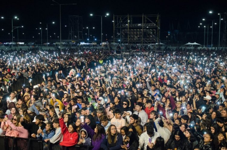 Más de 40 mil personas vibraron en la tercera noche de la Semana de Juventudes